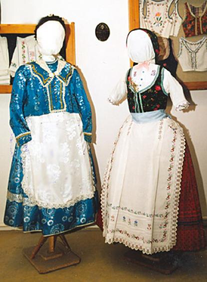 German Folk Clothing of Hőgyész