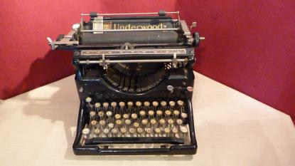 Írógép a huszadik század elejéről.
