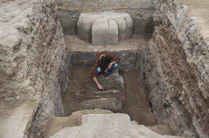 Egy sír a kalocsai Nagyboldogasszony Főszékesegyházban folyó régészeti feltáráson