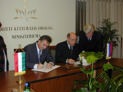 Vass Lajos és Mihail Svidkoj aláírják az együttműködési jegyzőkönyvet