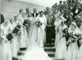 Esküvői csoportkép a szertartást követően: Zogu király, jobbján Geraldine királyné
