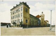 Pécs többek között a főreáliskola épületét adta át, ez lett az Erzsébet Tudományegyetem központi épülete 