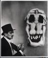 Philippe Halsman (1906, Riga – 1979, New York): Dalí koponyája, 1951; Zselatinos ezüst nagyítás; 33 × 27,2 cm; Vera és Arturo Schwarz Dada és Szürrealista Művészeti Gyűjteménye
