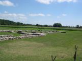 A Hadrianus zarándoktemplom felfalazott alapjai a 2000-ben felavatott zalavári régészeti parkban <br>(Fotó: Ritoók Ágnes, MNM)