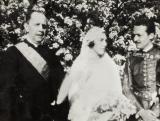 Esküvői fotó 1931-ből. Gróf Széchényi László (1879-1938) washingtoni nagykövet (1922-1933) mint örömapa. A menyasszony Széchényi Alice, a vőlegény gróf Hadik Béla