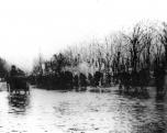 A Zagyva vizében gázoló szekér és és emberek 1939. március 13-án