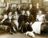 Standing: Géza Éber , jun. Sándor Éber, Gyula Éber, László Ébe ; Sitting: Erzsébet Éber, Anna Éber, Mrs. Éber Sándor, elder Sándor Éber, Margit Éber