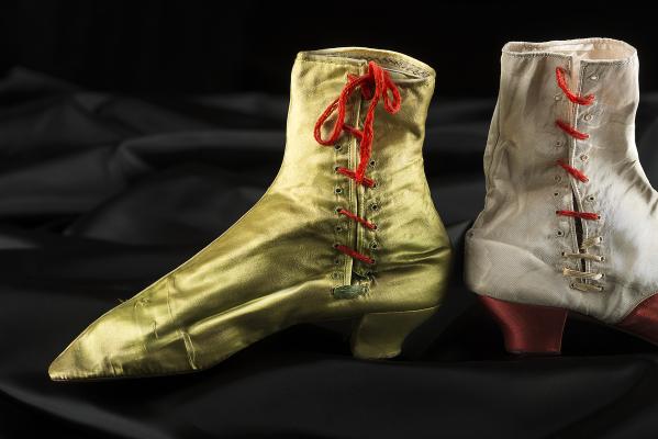 Báli cipők a XIX. századból