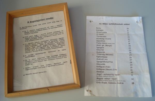 A keszthelyi Nagyváthy iskola kapuügyelet szabályzata bekeretezve függött a portásfülkében.