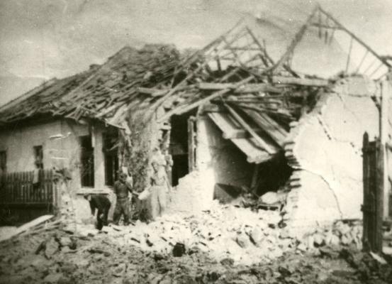 Összeomlott lakóház, Hatvan (1944)
