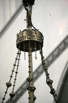 A Magyar Szent Korona a Szent Erzsébet Székesegyház csillárelágaztatójaként, mintegy a fény kibocsátójaként. Kassa (Košice, Szlovákia)