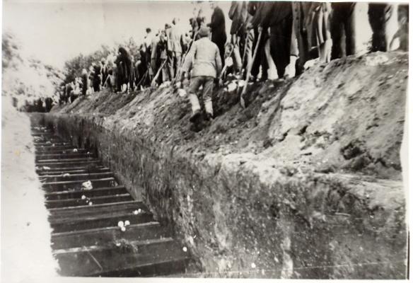 Temetés az óhatvani temetőben (1944)