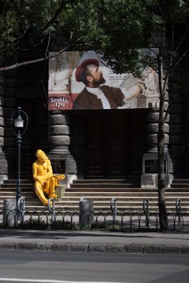Új aranyszobor az Andrássy úton