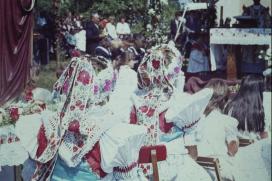 Búcsú az 1980-as években, viseletben