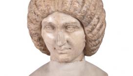 Julia Domna mellszobra