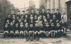 Kondor Béla a Pestszentlőrinci Magyar Királyi Állami Gimnázium tanulója (második sor, jobbról második) 1941