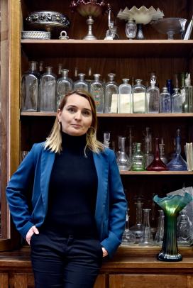 Mózsi Anita, a Déri Múzeum gyűjteménykezelője