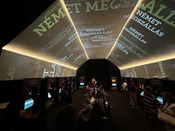 Horthy lemondása, vérfoltos irat, vaskereszt