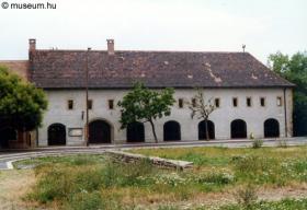The building of the exhibition house The building of the exhibition house