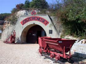 The backyard of the museum is the entrance to the exhibition case