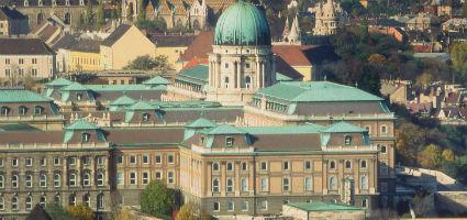 © Budapesti Történeti Múzeum <br>A múzeum bejárata a Vár belső udvarából nyílik.