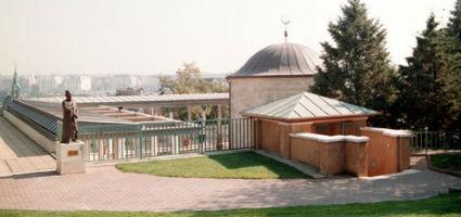A Gül Baba Türbe bejárata