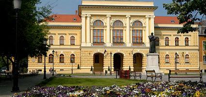 A szentesi Koszta József Múzeum főbejárata