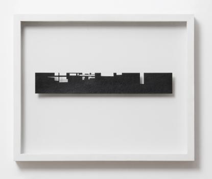 Megyik János: Sperlonga modell, 2002. Karton, grafit, 60 x 400 mm. <br>Fotó: Rosta József. Megyik János tulajdona