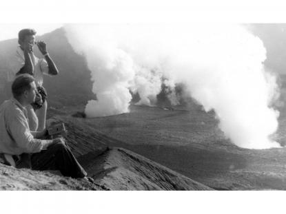 Indonézia járatlan útjain - Balázs Dénes és Horváth Mihály 1964−65. évi indonéziai expedíciójának válogatott fotográfiái című fotókiállítás megnyitója és az azonos című kötet bemutatója.\r\n