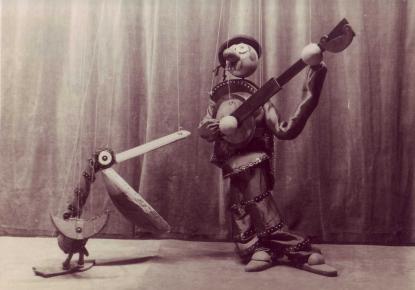 Banjo úr és pelikánja. Blattner Géza bábjai. Párizs, 1929
