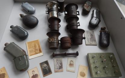 Részlet a Fronthétköznapok c. kiállításból