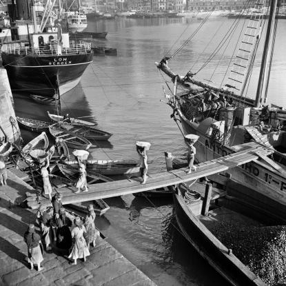 A só kirakodása. Porto, Portugália,1939 A só kirakodása. Porto, Portugália,1939