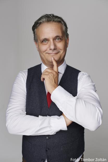 Nyáry Krisztián felolvasóestje a Károlyi Kastély díszkönyvtárában