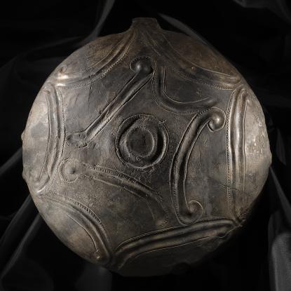 Tál, Kor: középső bronzkor, Füzesabonyi kultúra, Kr. e. XVIII–XV. század\r\n