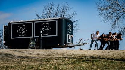 Szálka. Vonóhorog Foodtruck - Kihúzzuk Magunkat a ..-ból! (1. helyezett) Szálka. Vonóhorog Foodtruck - Kihúzzuk Magunkat a ..-ból! (1. helyezett)