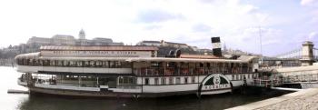 The Kossuth ship is found near the Chain Bridge on Pest side