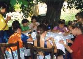 Gyöngyfűzés az eperfa alatt (1998)