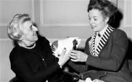 Edith Rosenbaum a muzsikáló malaccal