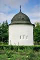 A palócok legrégibb templomaik jellemzően körtemplomok voltak. A köralak önmagában is a tökéletességet, a végtelent, az istenit idézi. A képen: a benyi román kori körtemplom.