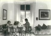 A Hatvany-Deutsch család ebéd közben