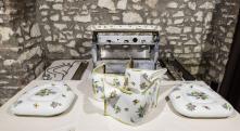 Pécs nagy múltú cukrászdája, a Caflish cukrászda egykori herendi porcelán burkolatú kávégépe - restaurálás előtt