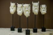 Ioana Nemeș: A fehér csapat (Sátán), 2009, szőr, bőr, szaru, arany, epoxid, festék, lakk, fa