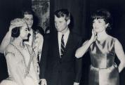 Margot Fonteyn és Róna Viktor az American Ballet Theatre gálaestje után az Egyesült Államok elnökét, John F. Kennedyt képviselő first lady, Jacqueline Bouvier Kennedy és Robert F. Kennedy igazságügy-miniszter gratulációját fogadják. Washington, 1962, ismeretlen felvétele (PIM-OSZMI Táncarchívum, ltsz.: 24.536)