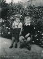 Kondor Béla és Mária a pestszentlőrinci házuk udvarán, 1940