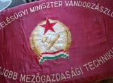 Az iskola egyik vándorzászlója 