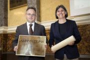 Bús Balázs, Óbuda polgármestere és Népessy Noémi, az Óbudai Múzeum igazgatója