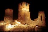 A vár esti kivilágításban