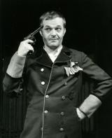 Darvas Iván Bluntschli szerepében / 1970 / Keleti Éva – MTI / George Bernard Shaw: A hős és a csokoládékatona, Pesti Színház, Budapest, 1970 – r.: Kapás Dezső