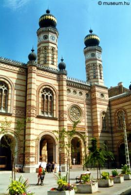 A zsinagóga épülete