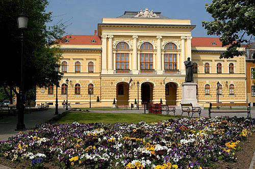 A szentesi Koszta József Múzeum főbejárata
